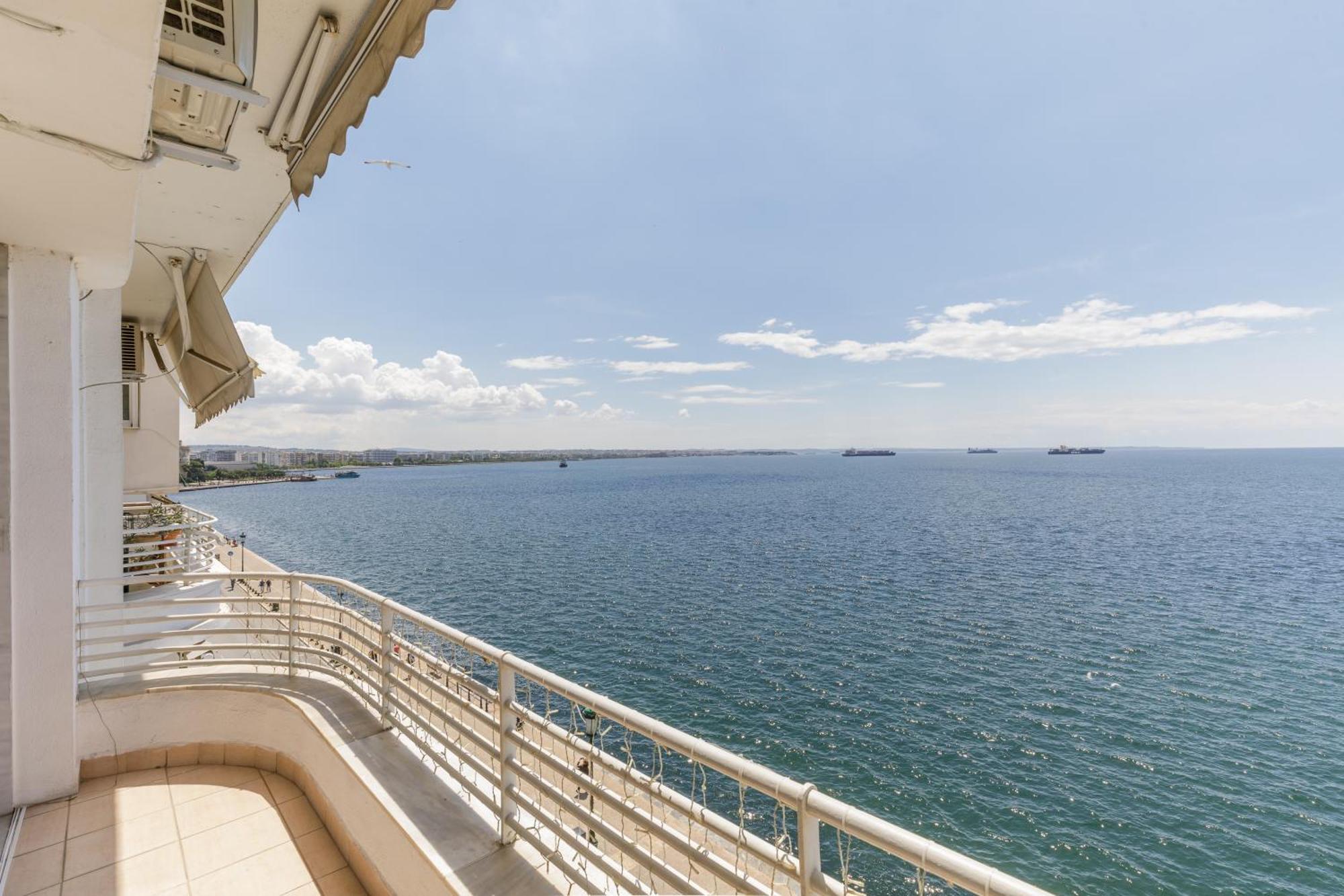 Infinity & Beyond By Halu! - Seafront Apartments سالونيك المظهر الخارجي الصورة