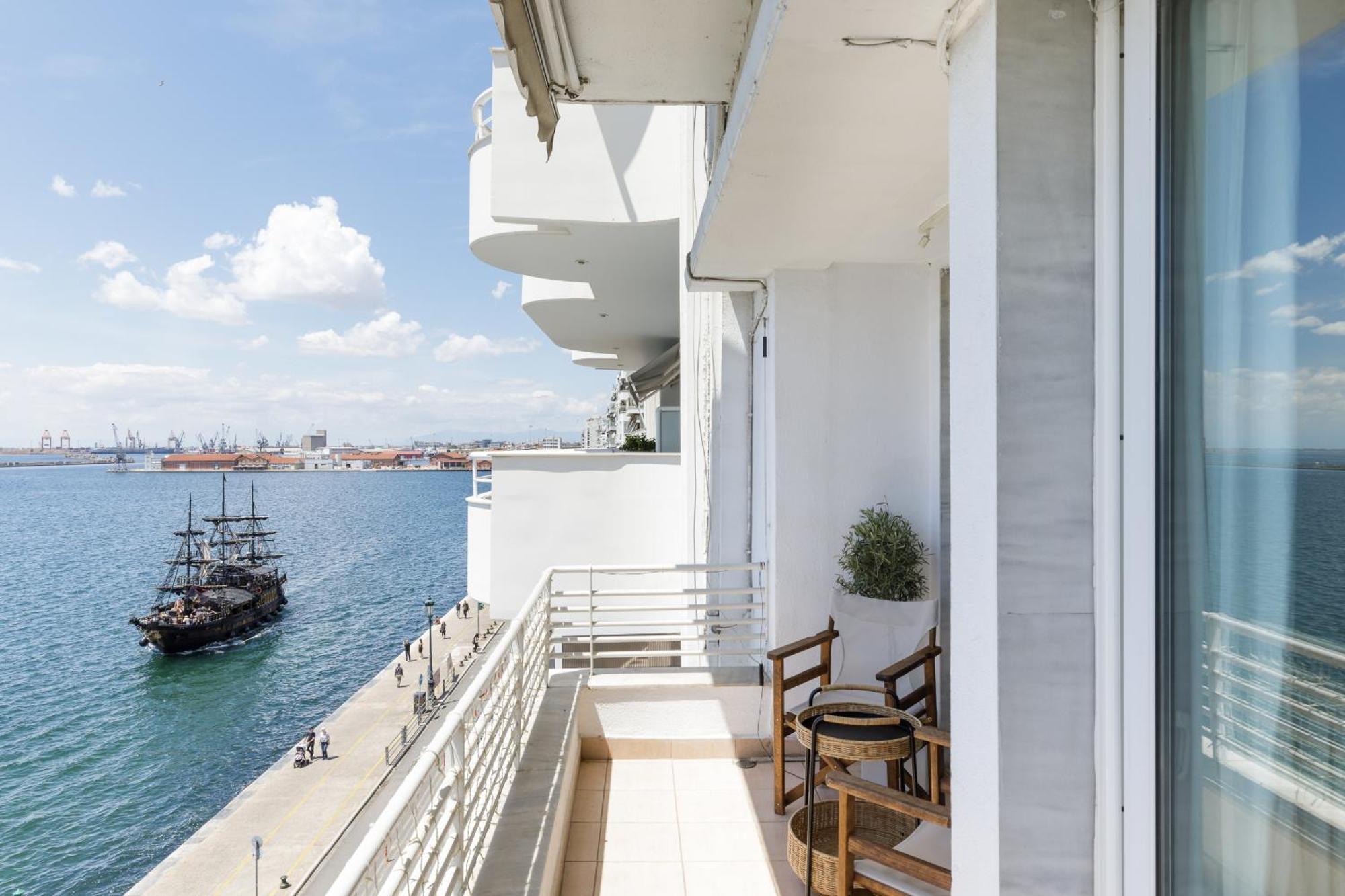 Infinity & Beyond By Halu! - Seafront Apartments سالونيك المظهر الخارجي الصورة