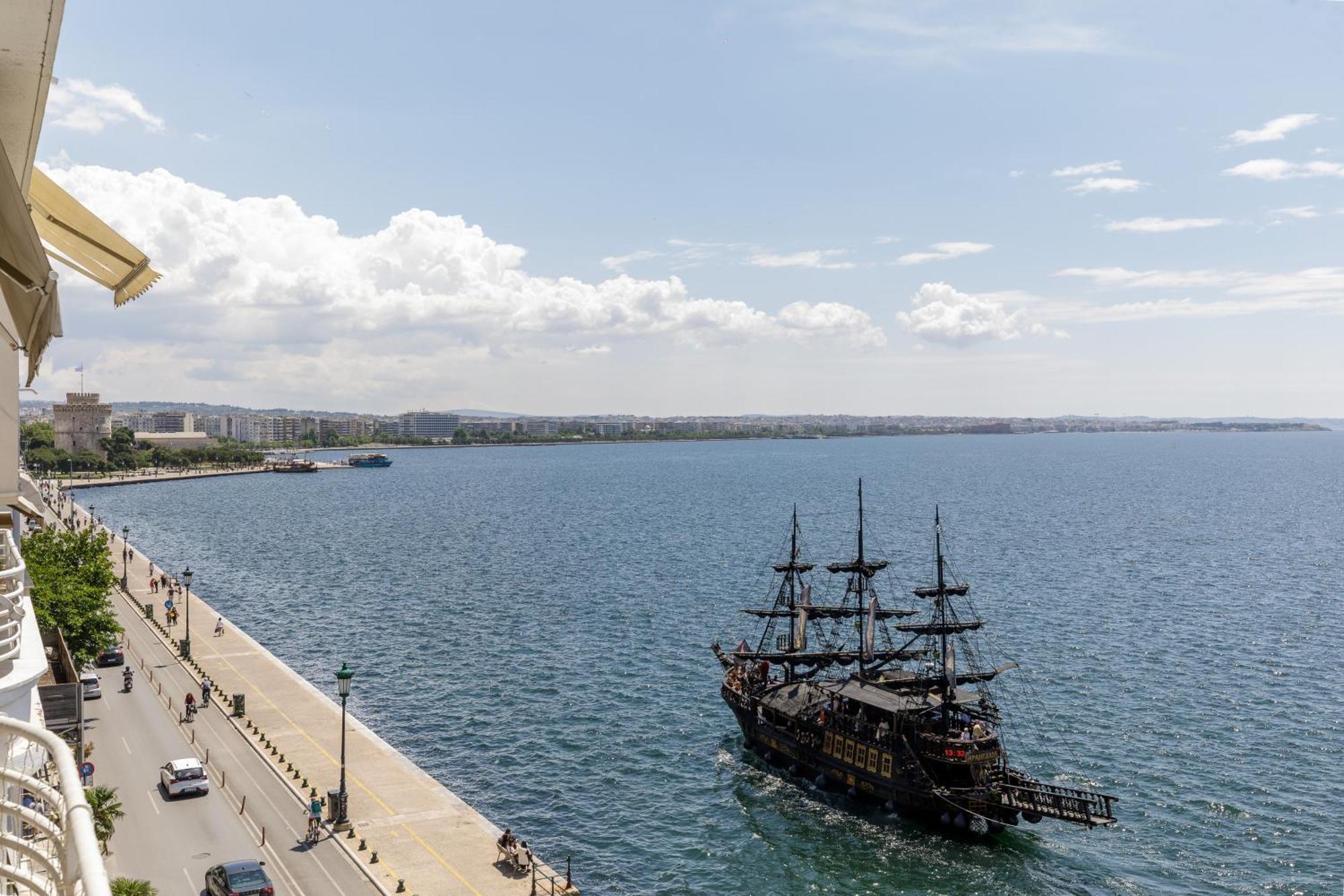 Infinity & Beyond By Halu! - Seafront Apartments سالونيك المظهر الخارجي الصورة